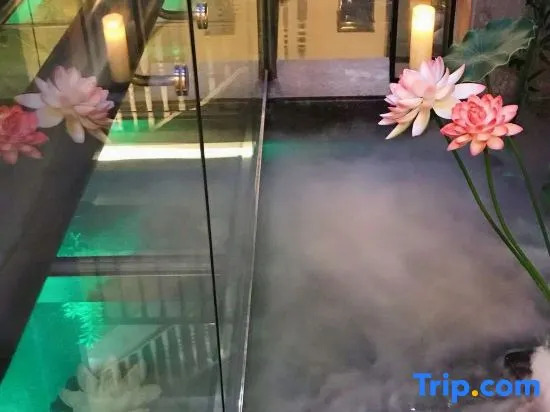 Merlin Art Hotel