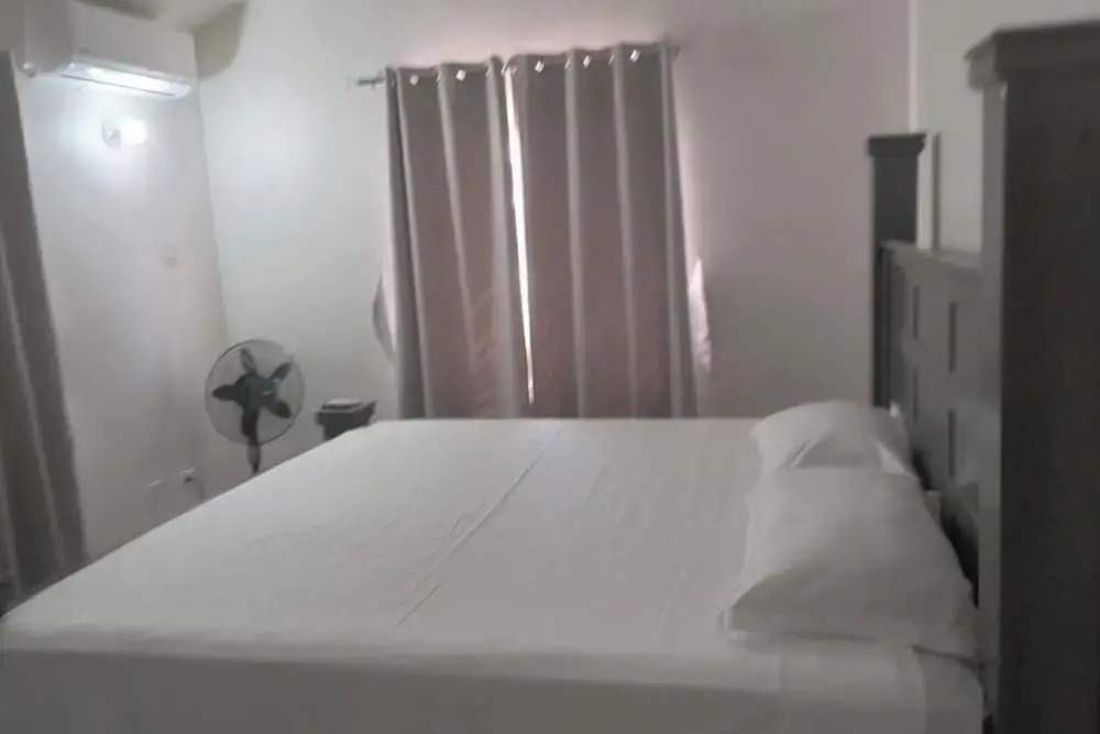 Beach-view 2 Bed Apartment Sleeps 4 - Free Parking