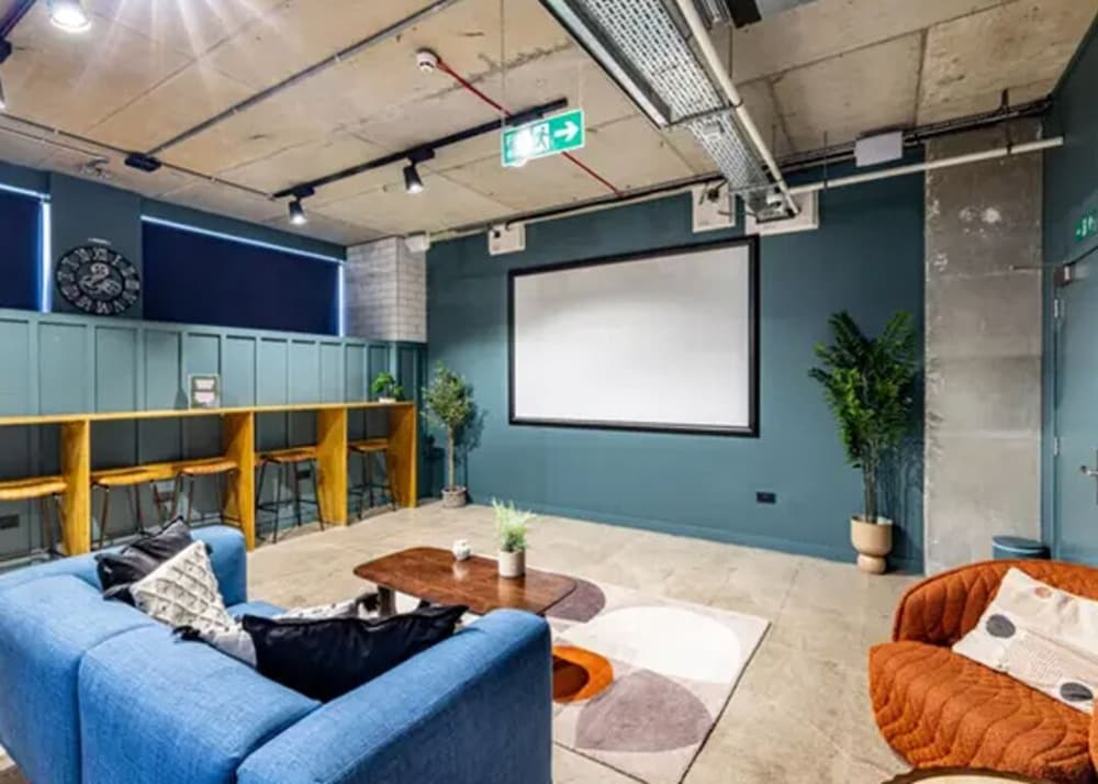 Student Only Modern Studio at Portobello Near Kensington and Chelsea