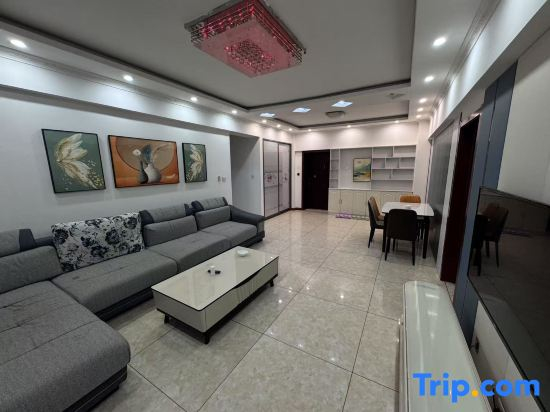 Jinyue Homestay (Songyuan Central Mansion)