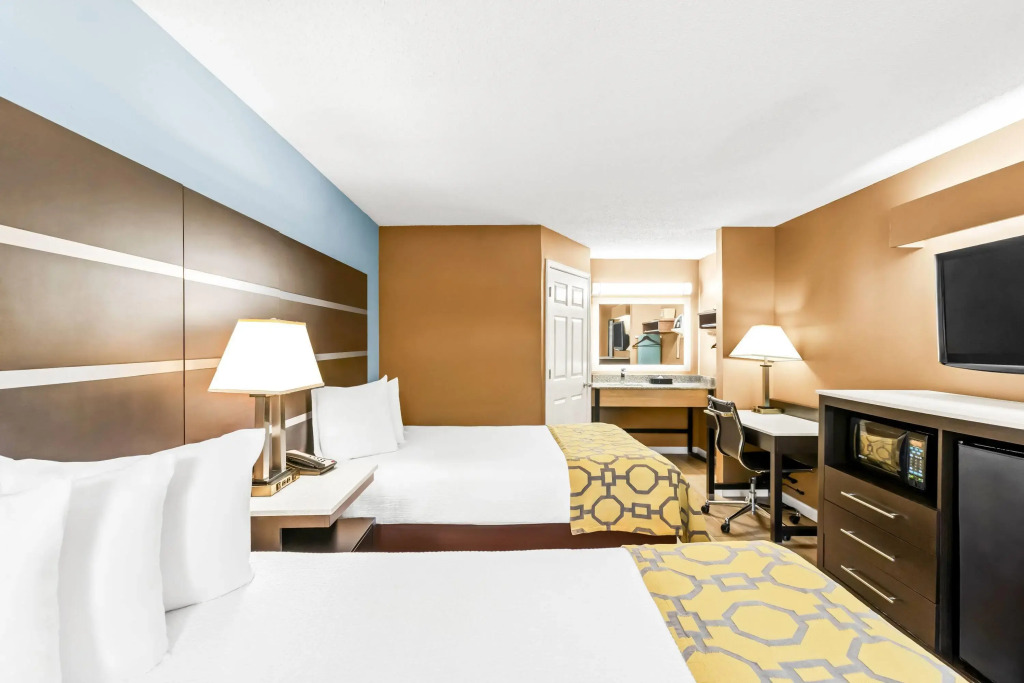 Baymont Inn and Suites - Forest City