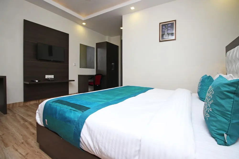 OYO 8982 Surya Residency
