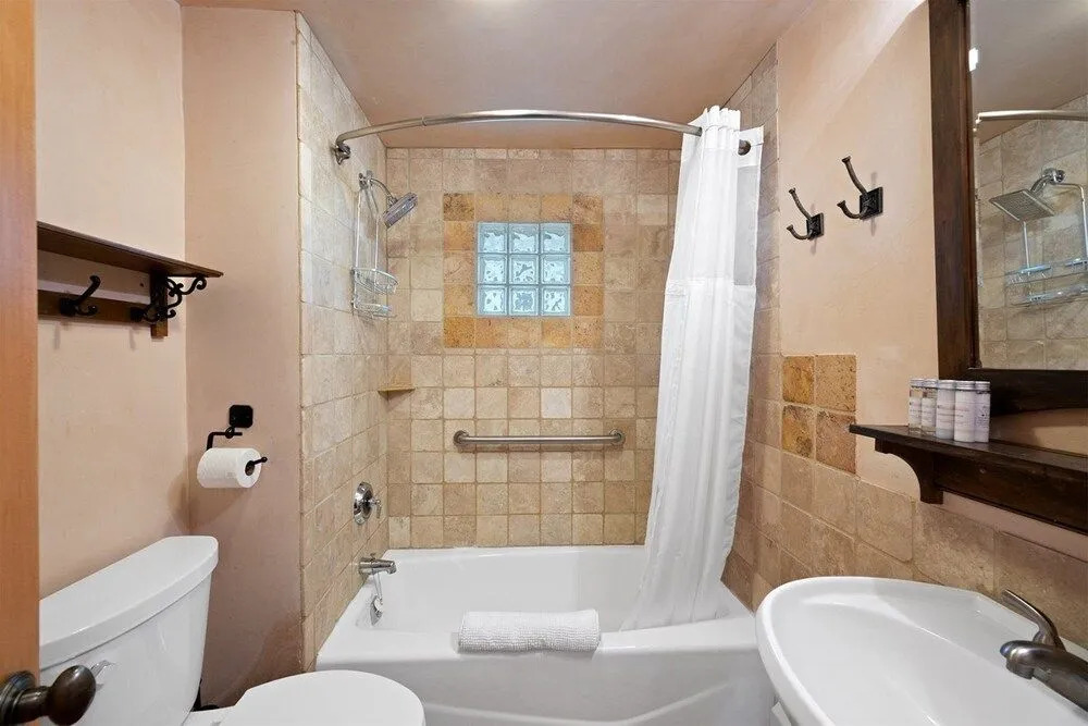 Casita de las Aves - Unbeatable Location, Spacious Yard