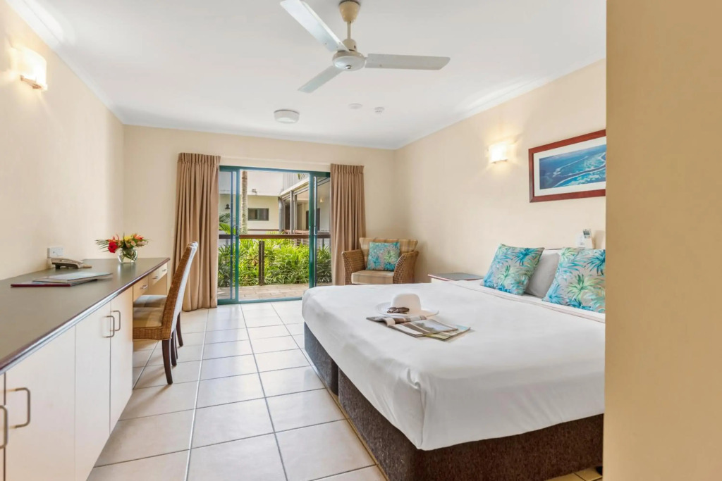 Bay Village Tropical Retreat & Apartments