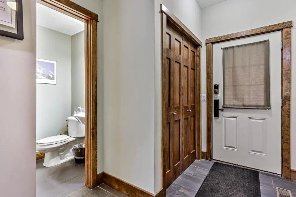 Fenwick Vacation Rentals Spacious Mountain 2 Bedroom with Hot tub