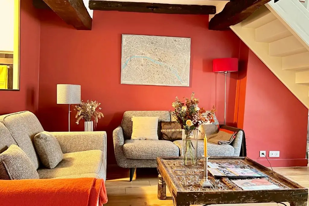 Musée du Louvre 2BR 5 FULL REFURB MAR 2020 by 'Pad-à-Terre' since 1999