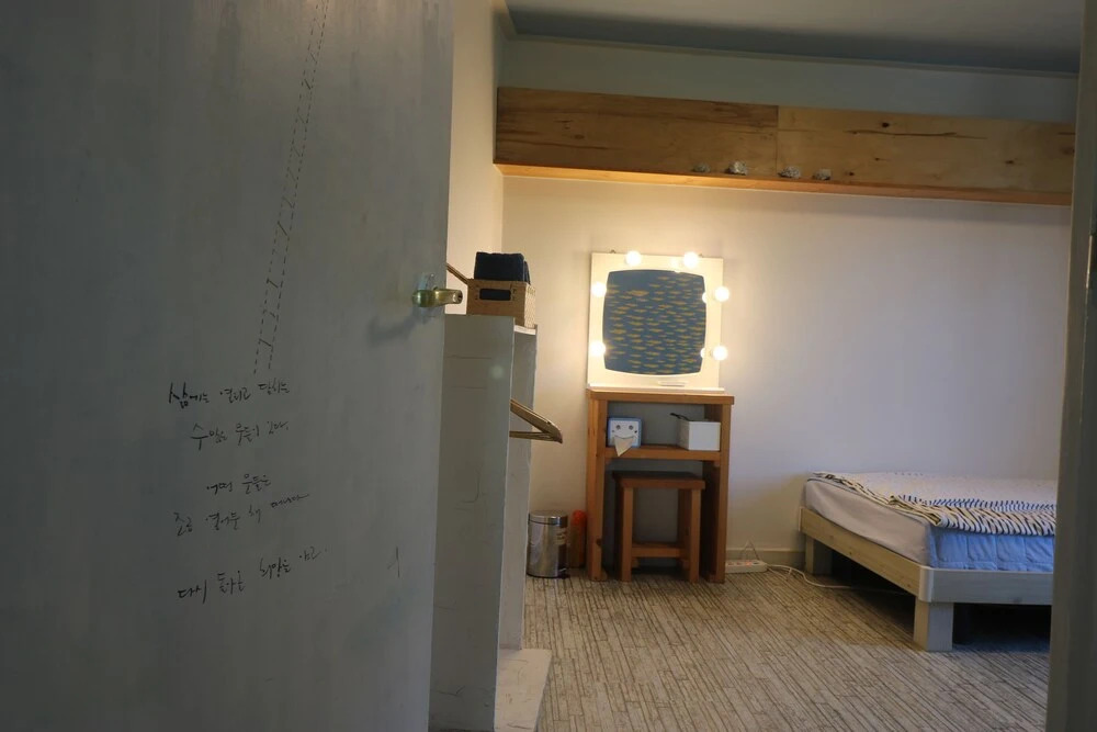 White Whale Guesthouse - Hostel