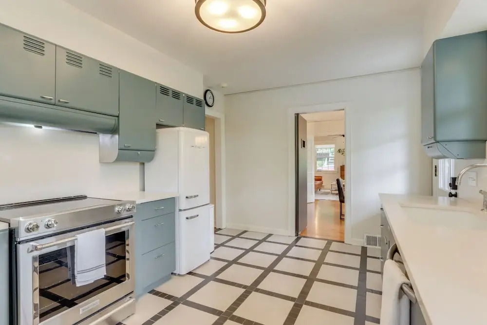 Fayetteville Home ~ 2 Blocks to Dickson Street!