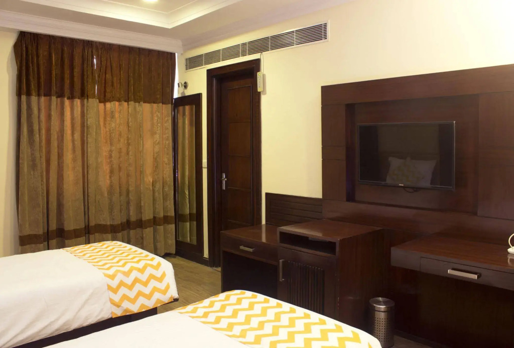 Fabhotel Broadway Inn Nehru Place