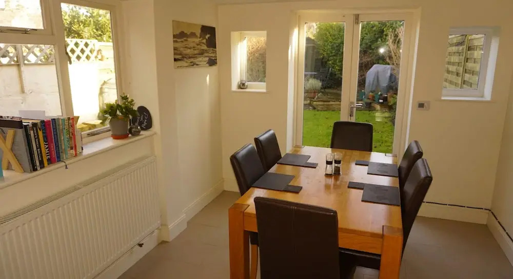 Charming, Spacious 3-br Home for 6 in Central Bath