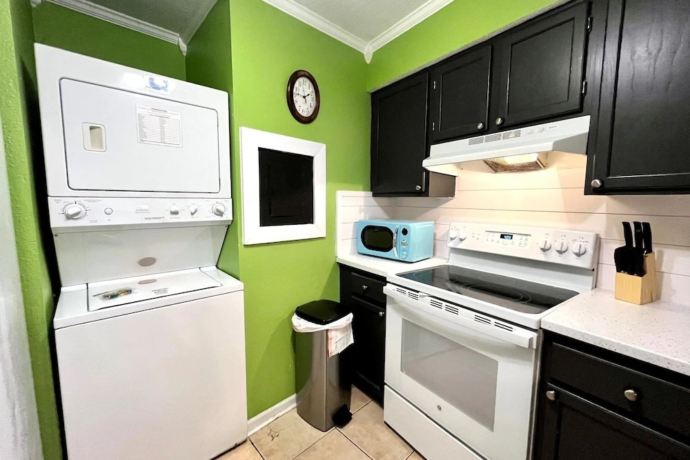 Sea Breeze 211 2 Bedroom Condo by Redawning