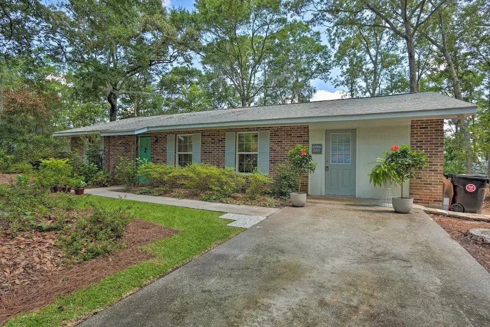 Downtown Home w/ Yard & BBQ - 6 Mi to Downtown!