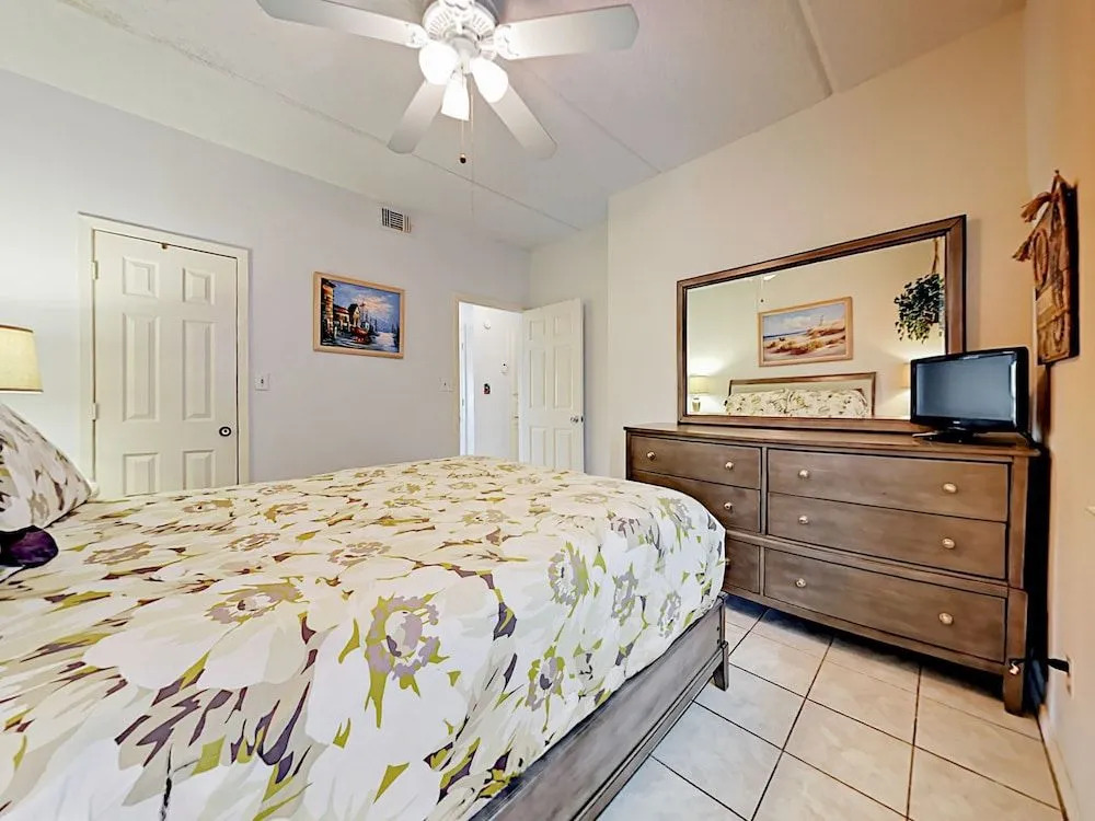 5701 Gulf Blvd Condo Unit 102
