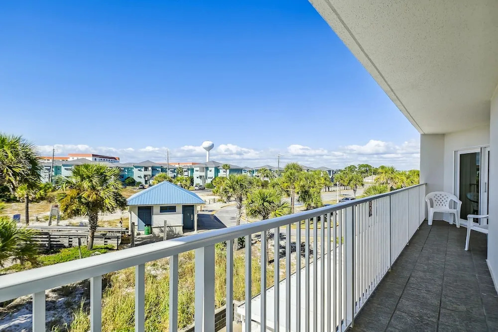 Seacrest 301B is a 2 BR Gulf front on Okaloosa Island by RedAwning