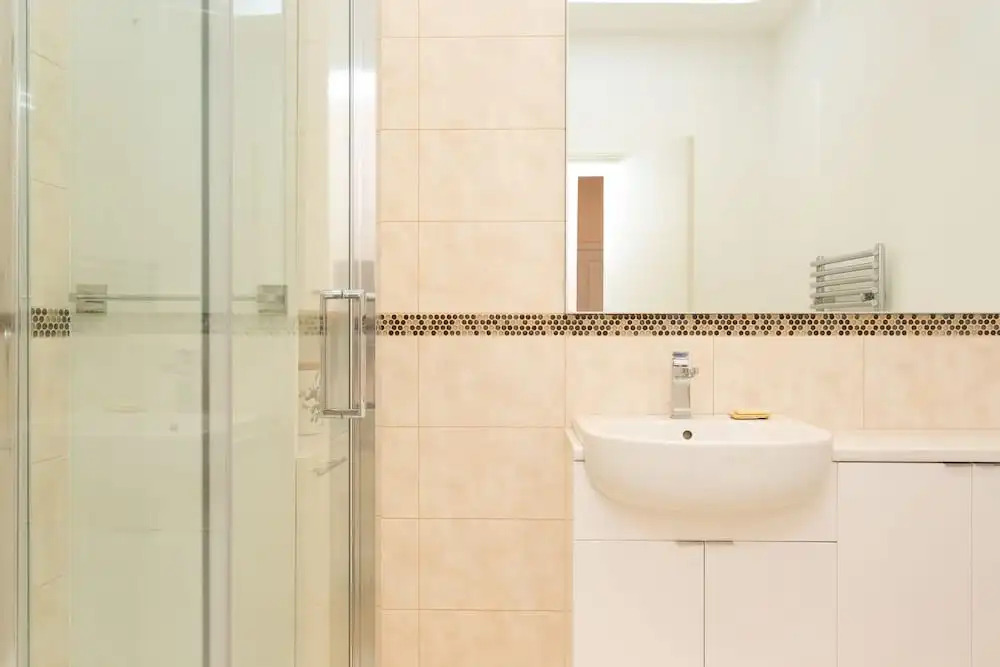 Veeve - Rosey Rosslyn Flat