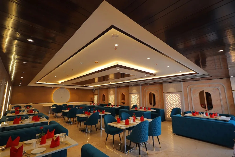 Hotel Taj Crown plaza