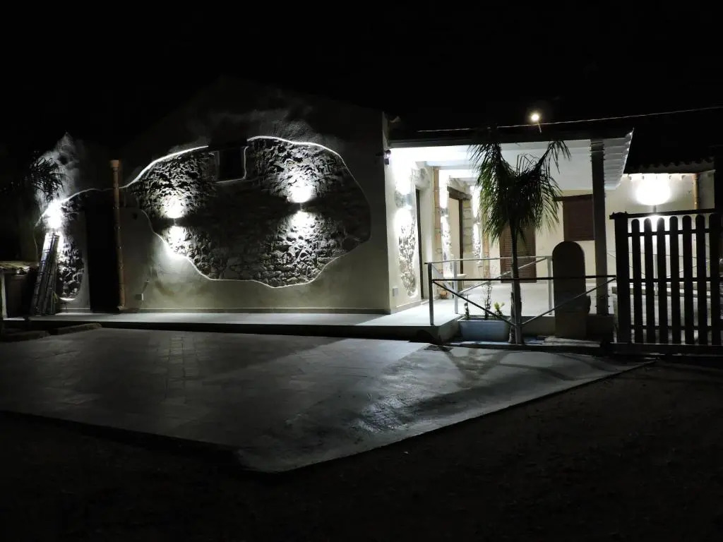 Casale Sammartano - Appartamenti con piscina comune