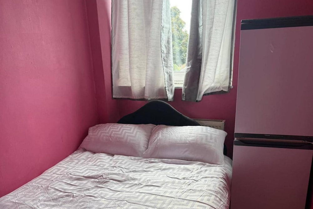 6 Guests - 3 Bedrooms - Close to London Center