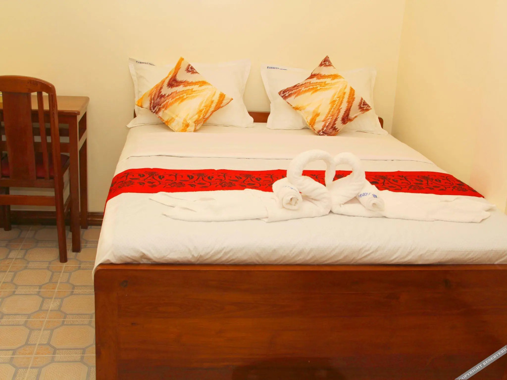 Everest Hotel