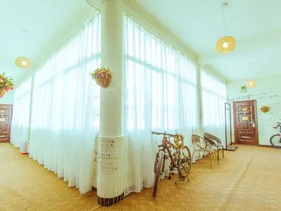 Sunlit Golden Mountain | Sky Garden Aesthetic Guesthouse (Heilongtan Park Branch)