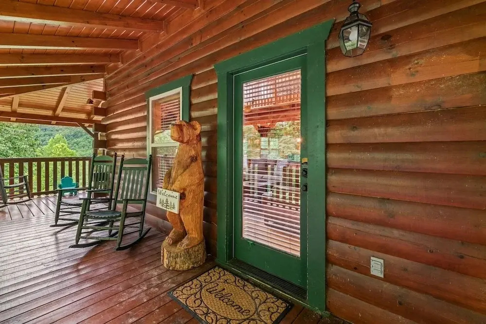 Triple Mountain View Stunning 4 BDR Cabin w/ Private Hot Tub, Game Room