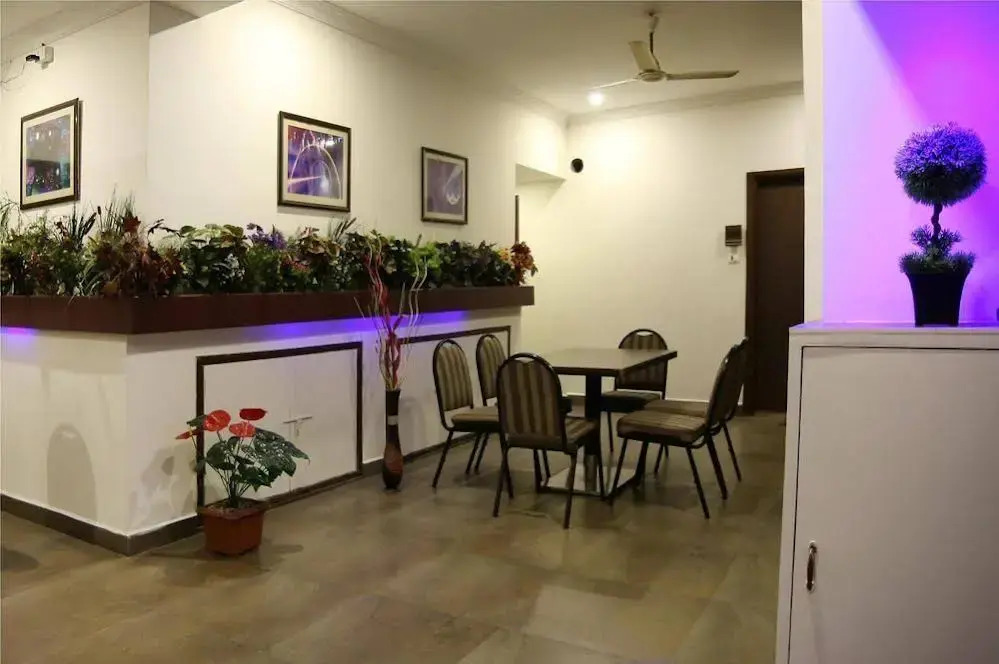 OYO Rooms Mahanadu Road Extension