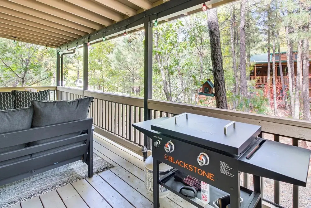 Pet-friendly Show Low Cabin w/ Trail Access!