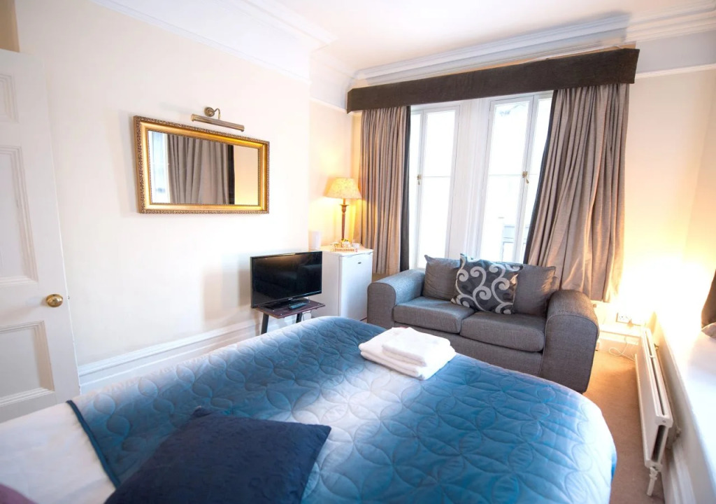 159 Knightsbridge