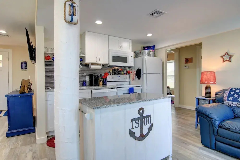 Nauti Mermaid 5 Bedroom Home by Redawning