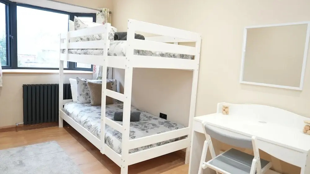 Charming London House - Sleeps 4 & Outdoor Space