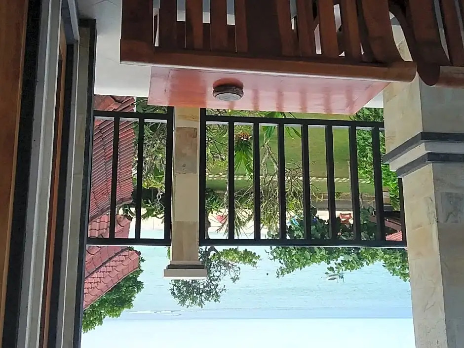 Yogi Beach Bungalow & Restaurant Lembongan