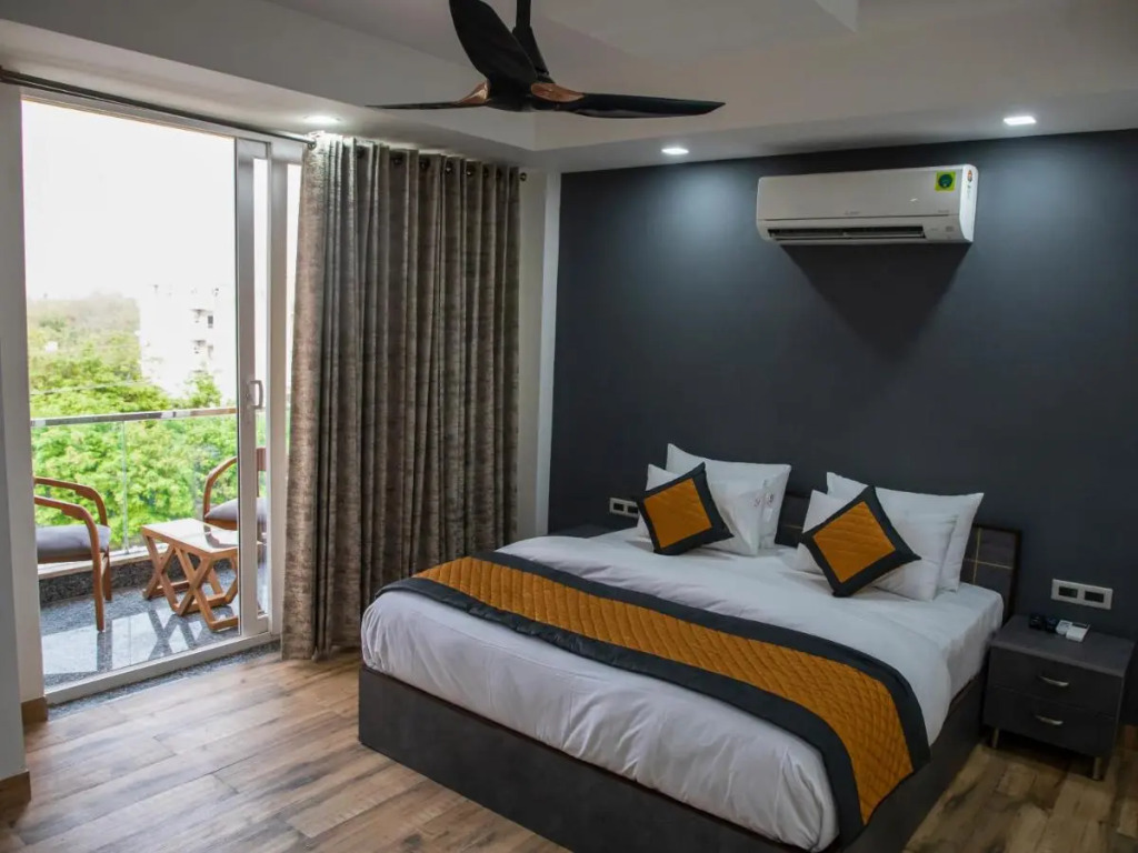 Dev Royale Hotel