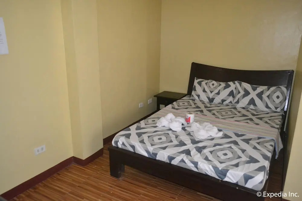 Red Tulip Hotel