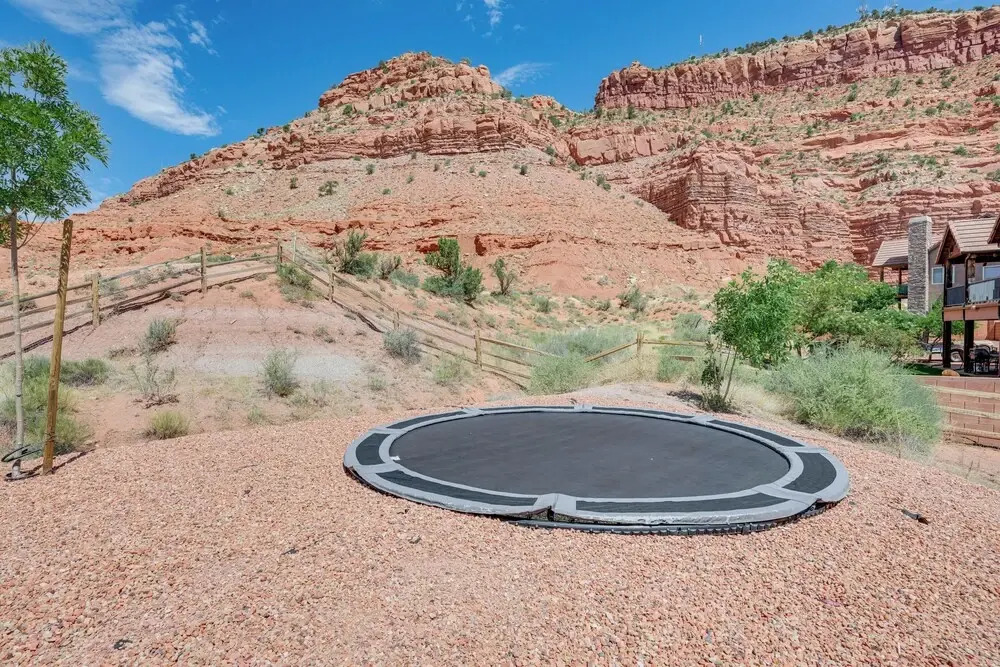 Gorgeous Kanab Home: Canyon Views & Pool Access!