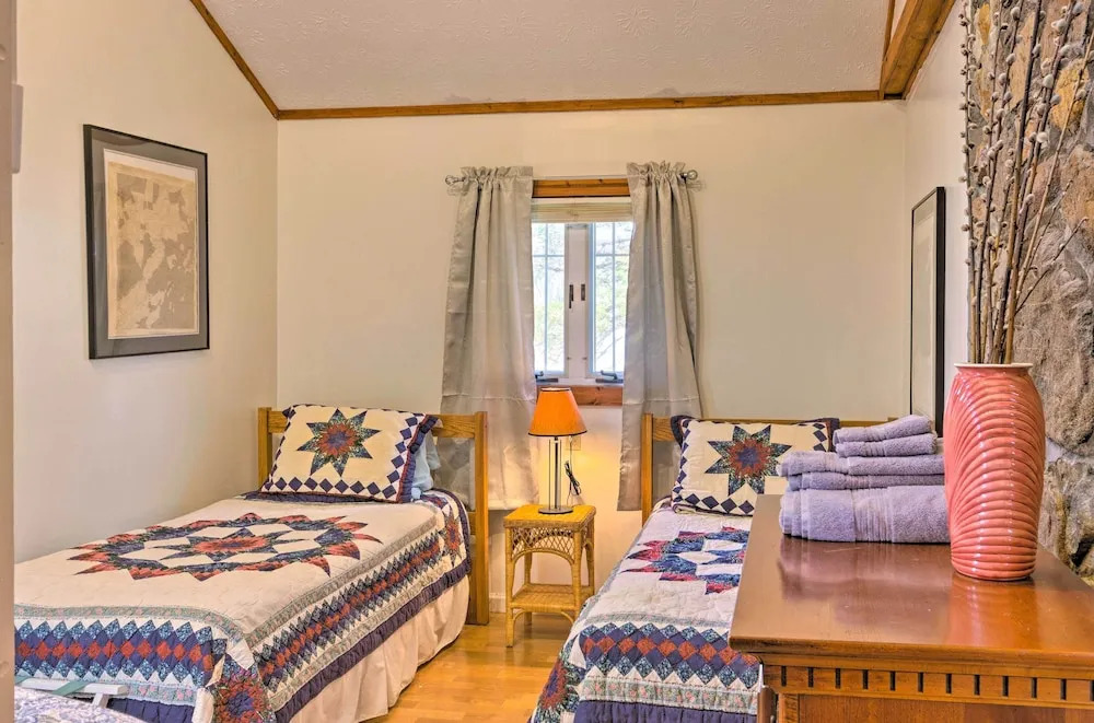 Screened Porch: 'the Rock Cottage' in Hot Springs