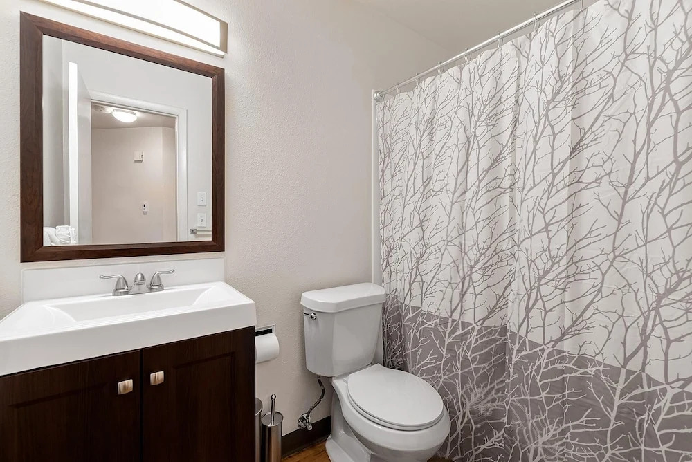 Stylish Getaway w/ Designer Touches- Free Bikes