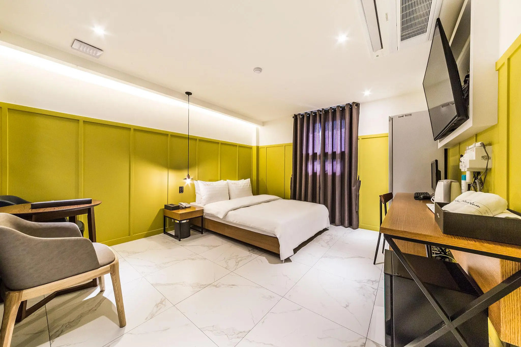 Plum Hotel