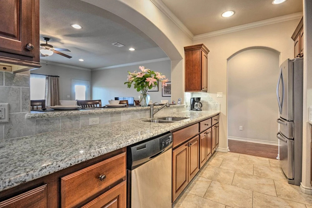 College Station Townhouse w/ Private Patio