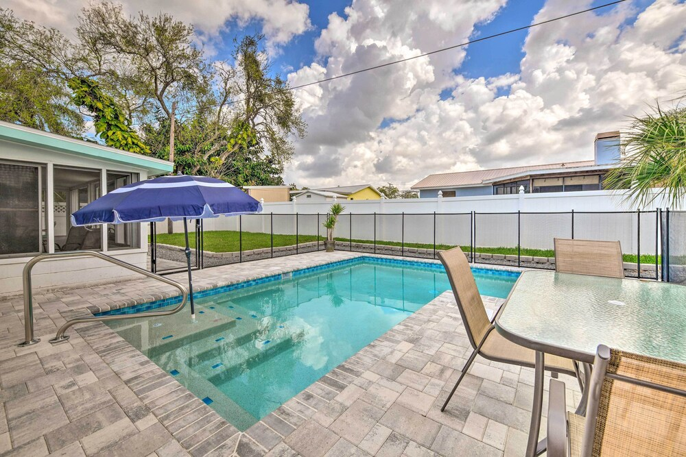 Apollo Beach Gem w/ Pool: 'the Flamingo House'