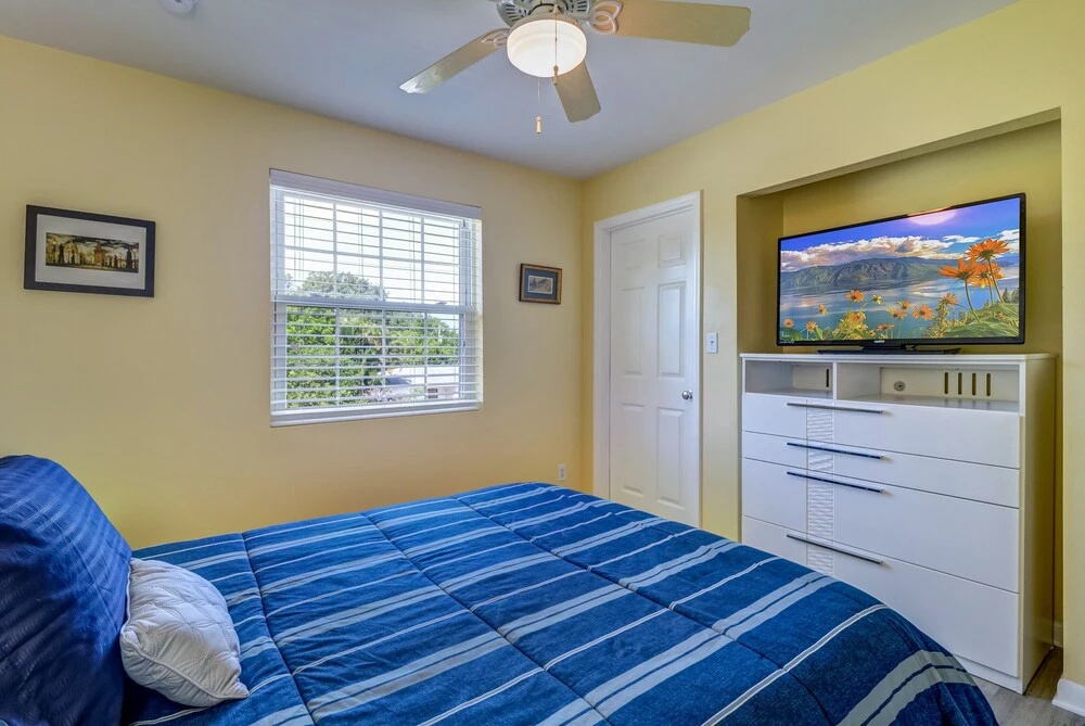 58th St S 1826 - 4 Br Home