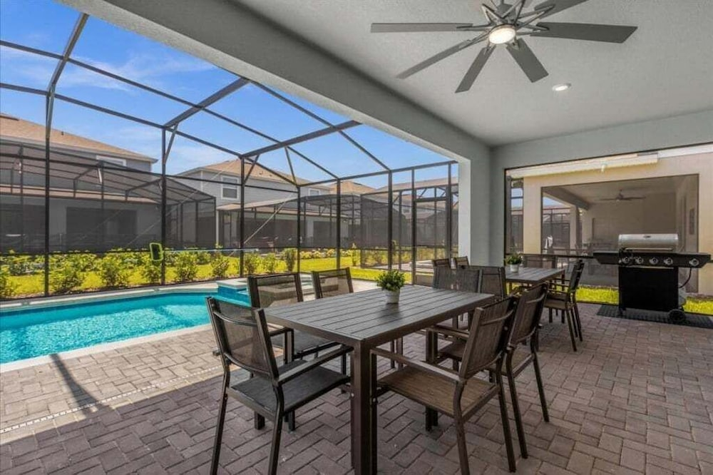10 Bedroomss/ Windsor Island Home