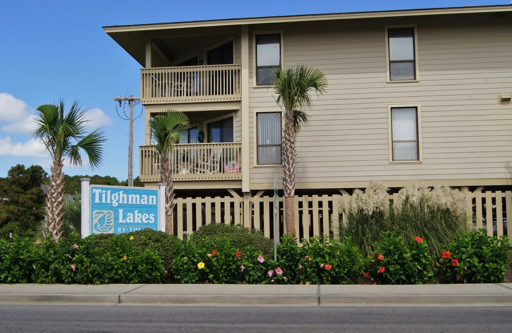 Tilghman Lakes H1 3 Bedroom Condo by RedAwning