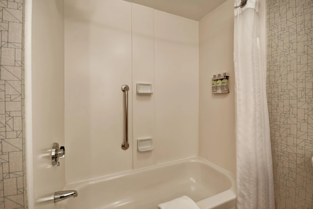 Holiday Inn Express Newport North - Middletown by IHG