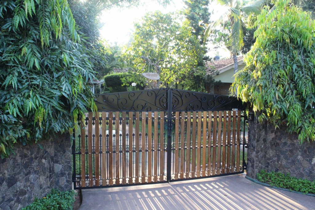 Villa Shade