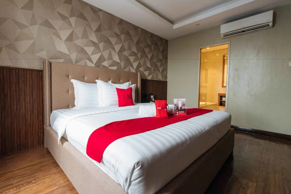 RedDoorz Premium @ South Triangle Quezon City