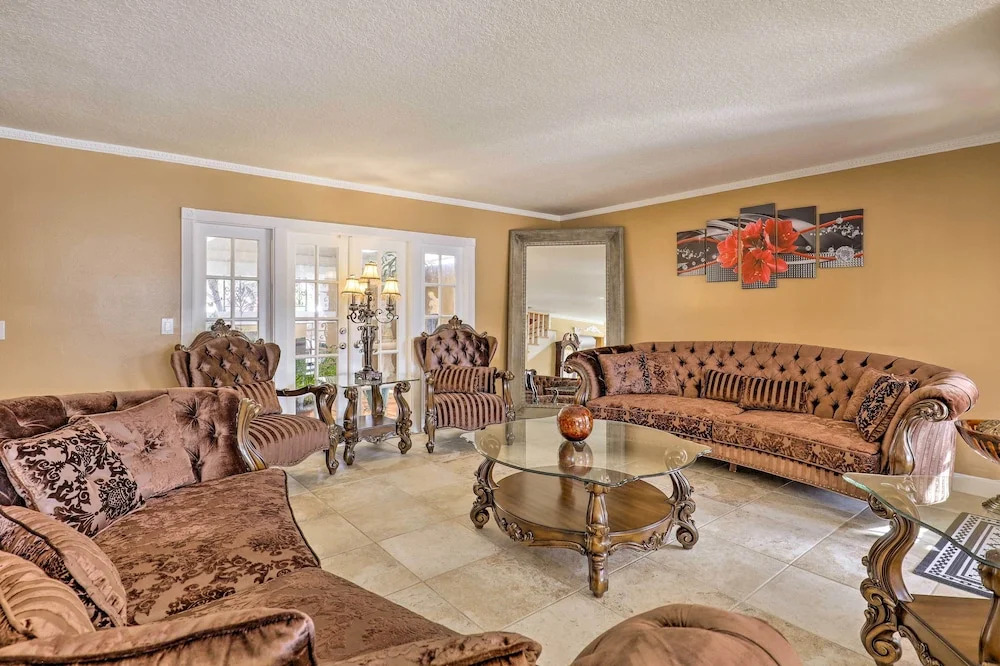 Cozy Home in Heart of Tampa w/ Lanai & Pool!