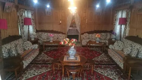 Shabistan Group of Houseboats