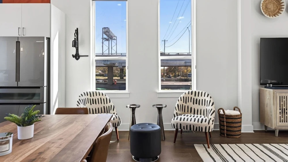 Rooftop Living in Central Austin Near UT, Dining & Music Concordia Retreat by Avantstay