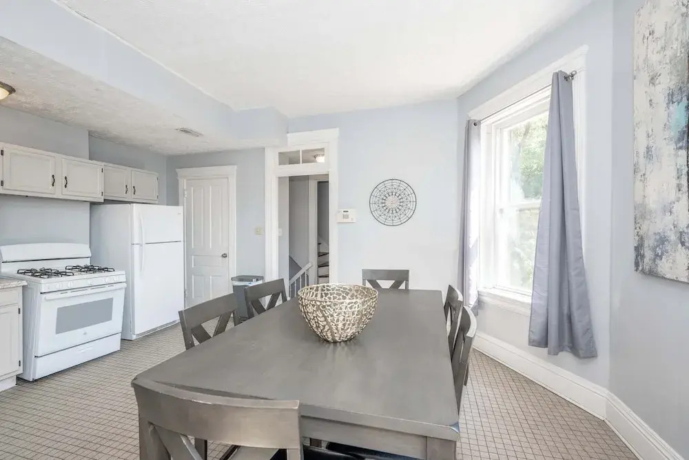 Queen City Suites 2 For 4