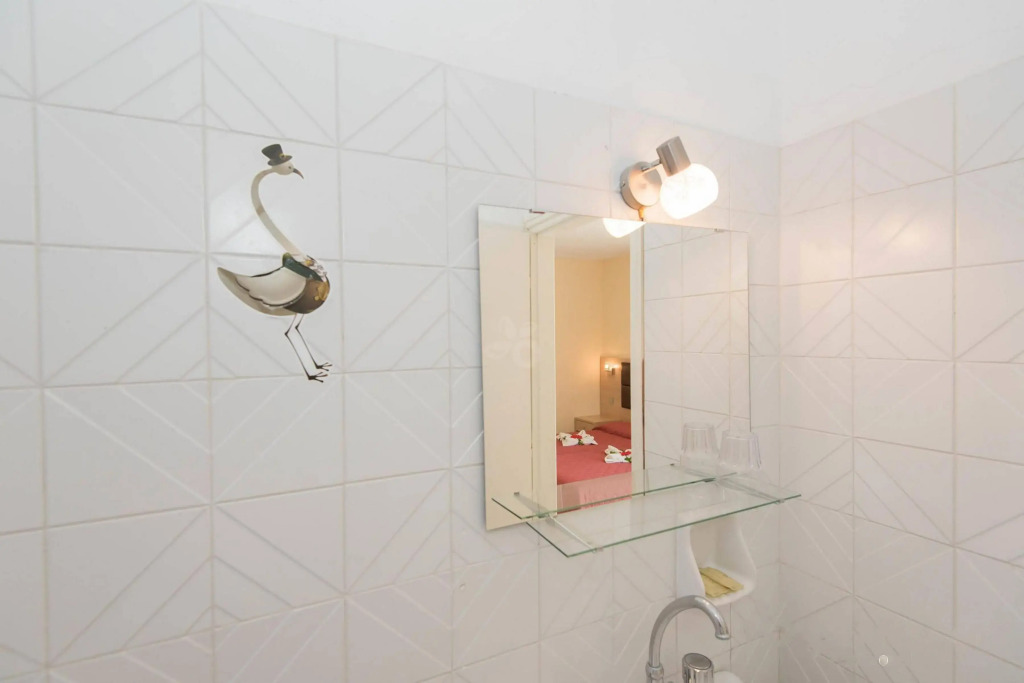 Leonidas Hotel & Studios